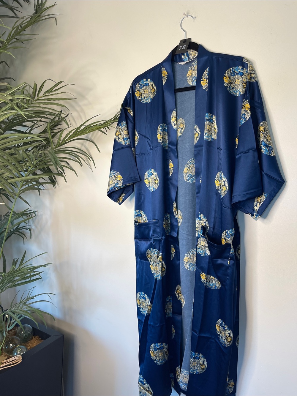 78. Robe. 24/43